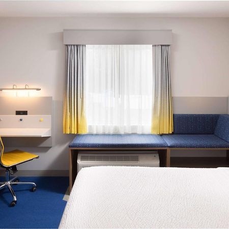 Microtel Inn & Suites By Wyndham Macedon Esterno foto