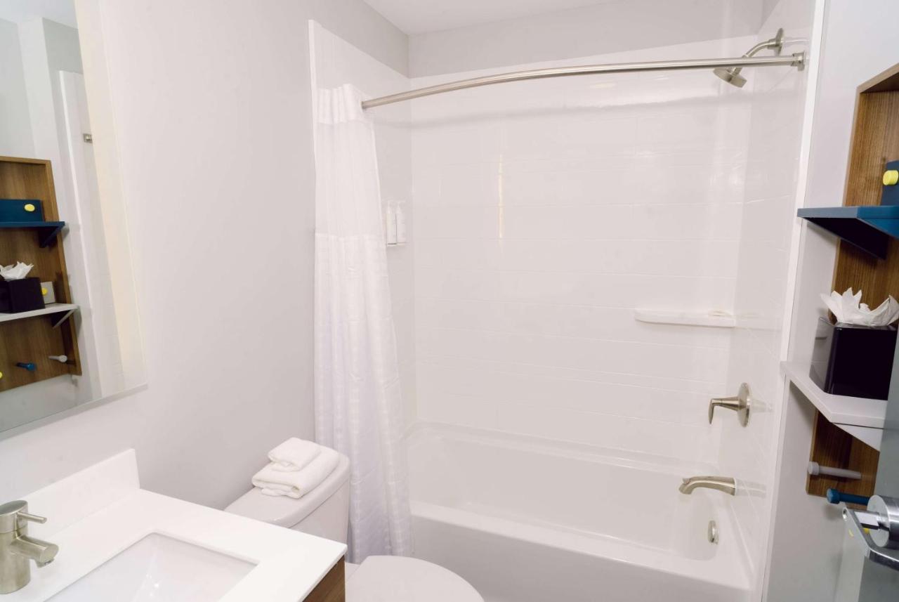 Microtel Inn & Suites By Wyndham Macedon Esterno foto