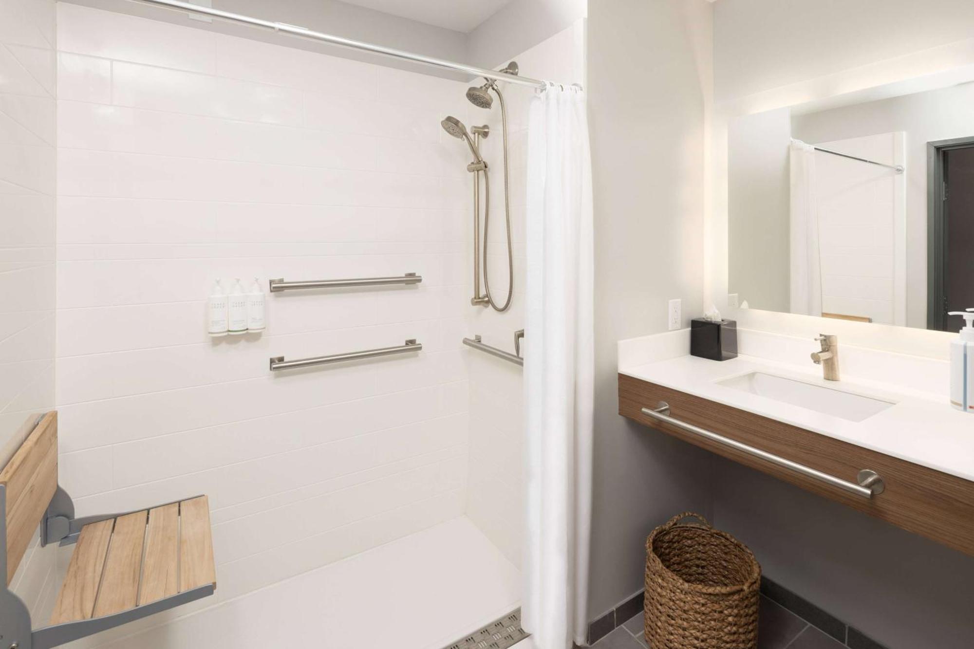 Microtel Inn & Suites By Wyndham Macedon Esterno foto