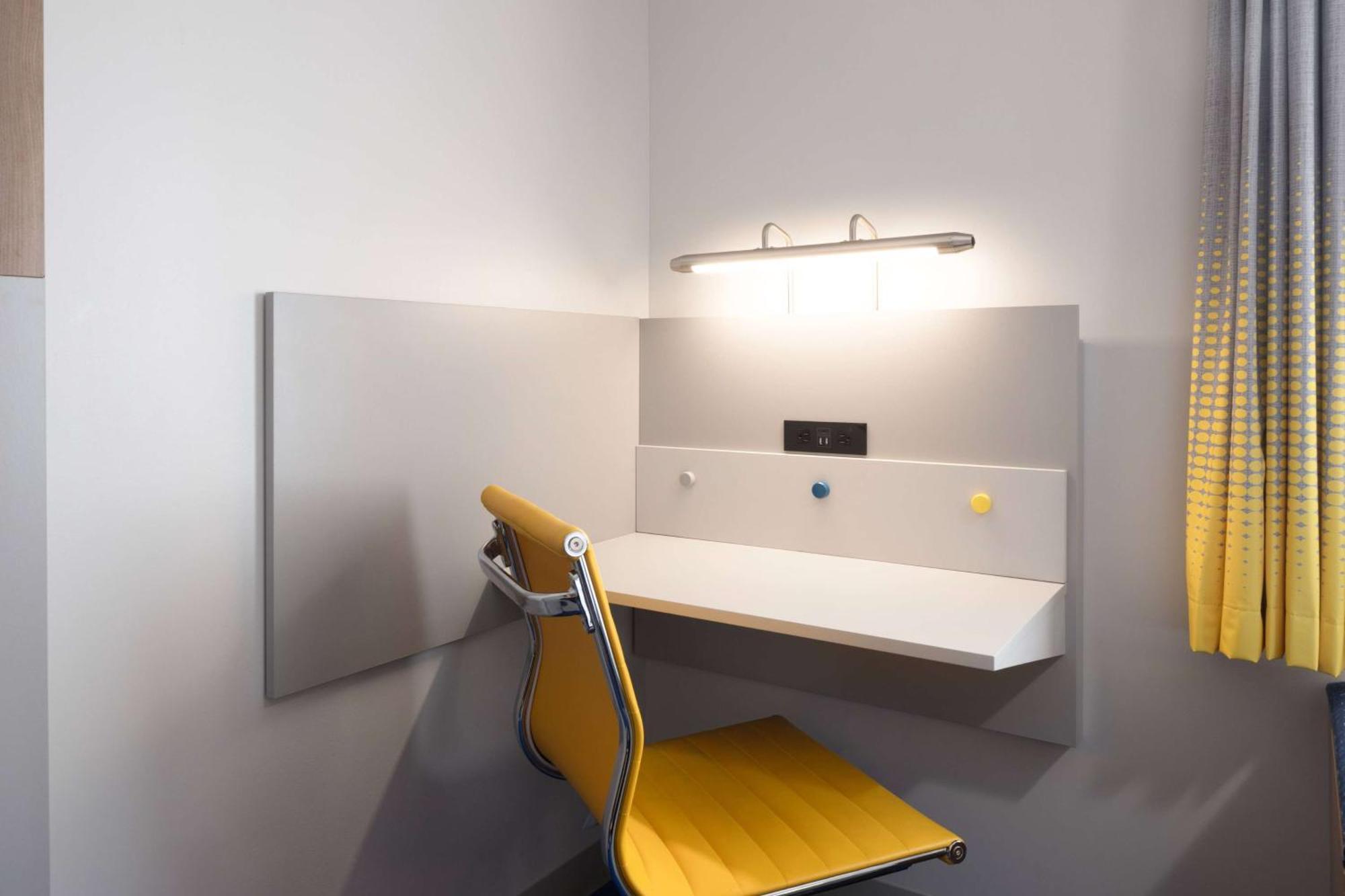 Microtel Inn & Suites By Wyndham Macedon Esterno foto