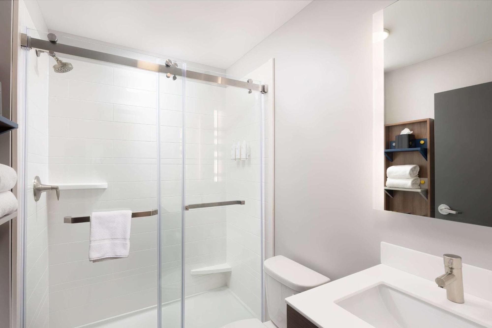 Microtel Inn & Suites By Wyndham Macedon Esterno foto