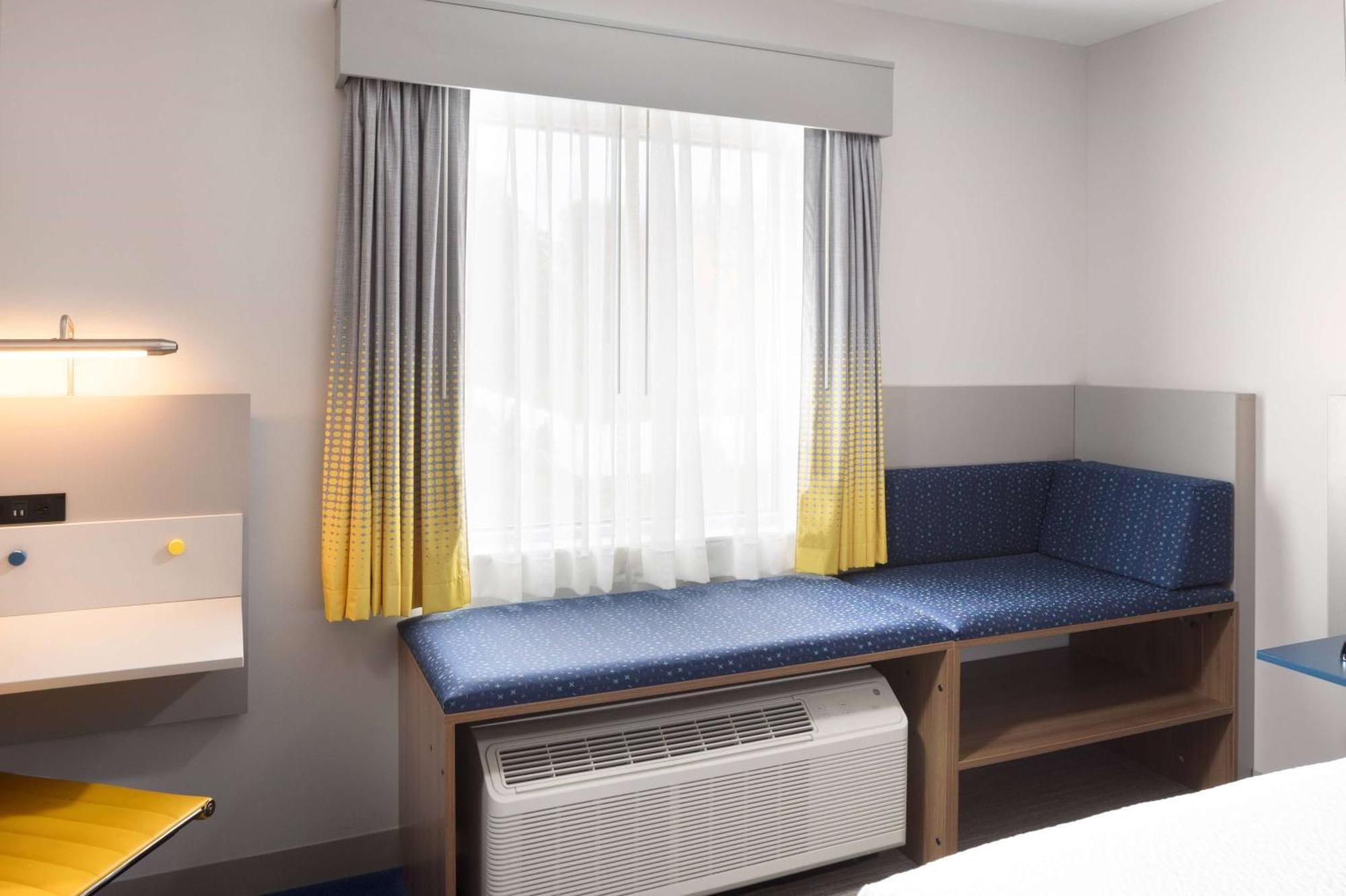 Microtel Inn & Suites By Wyndham Macedon Esterno foto