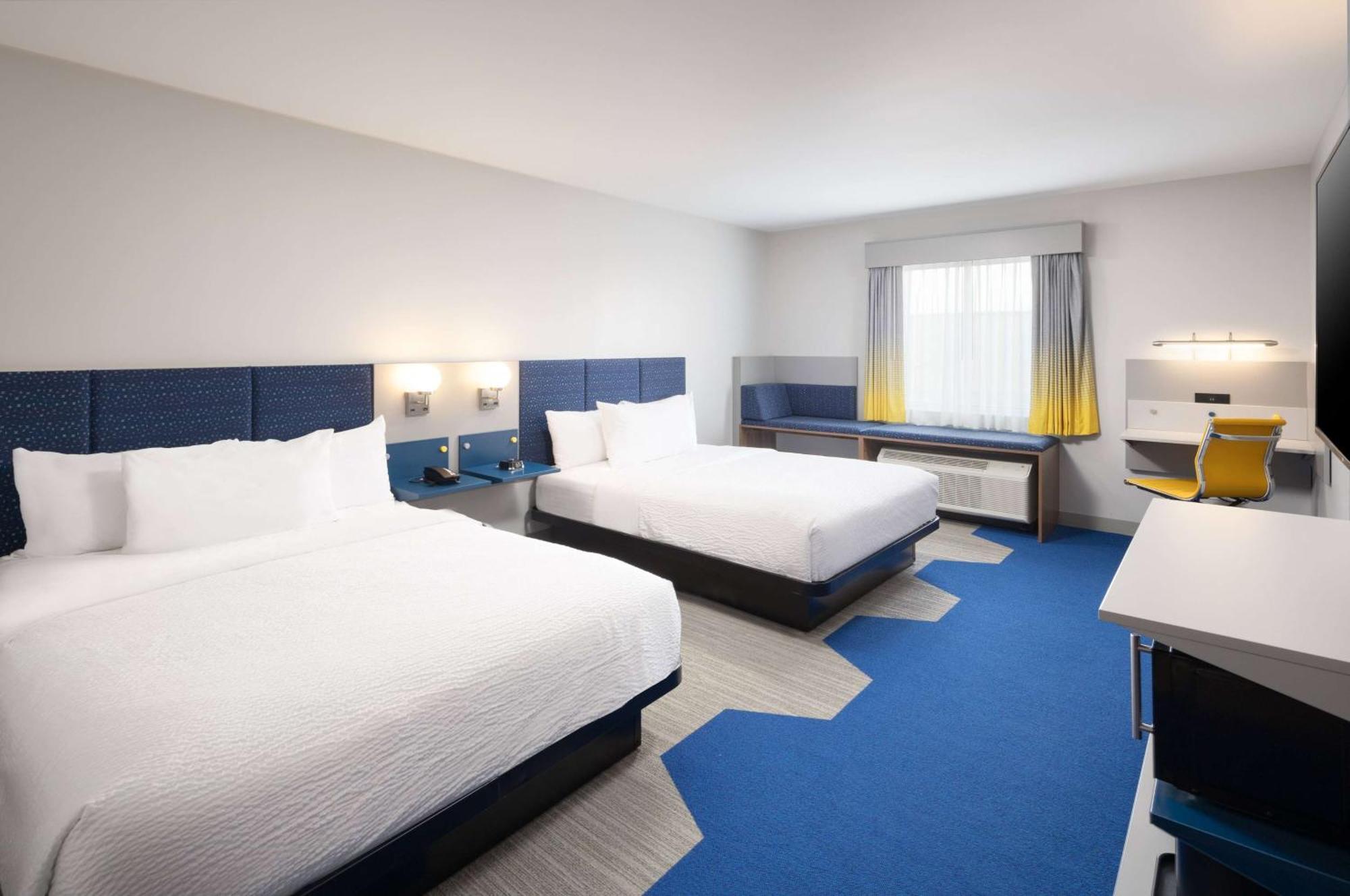 Microtel Inn & Suites By Wyndham Macedon Esterno foto